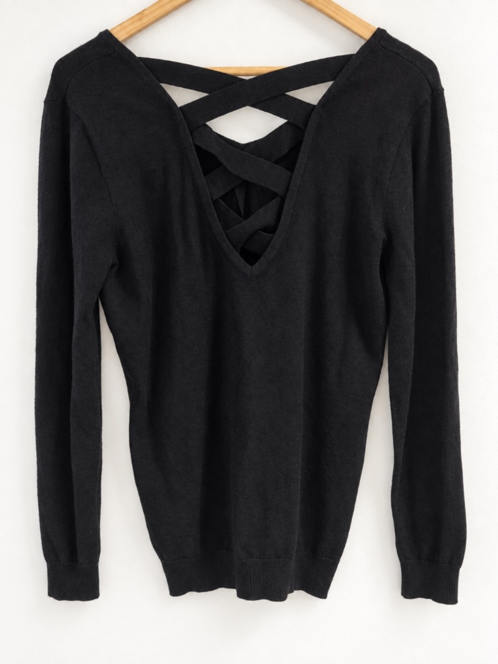Love Ellie Black Criss Cross Back V-Neck Sweater M